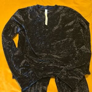 Lulu crushed black velvet top/ sweatshirt size 6. Not oversized